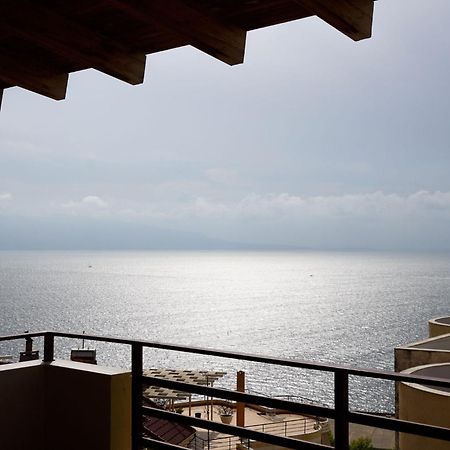Jon'S Penthouse Appartement Sarandë Buitenkant foto