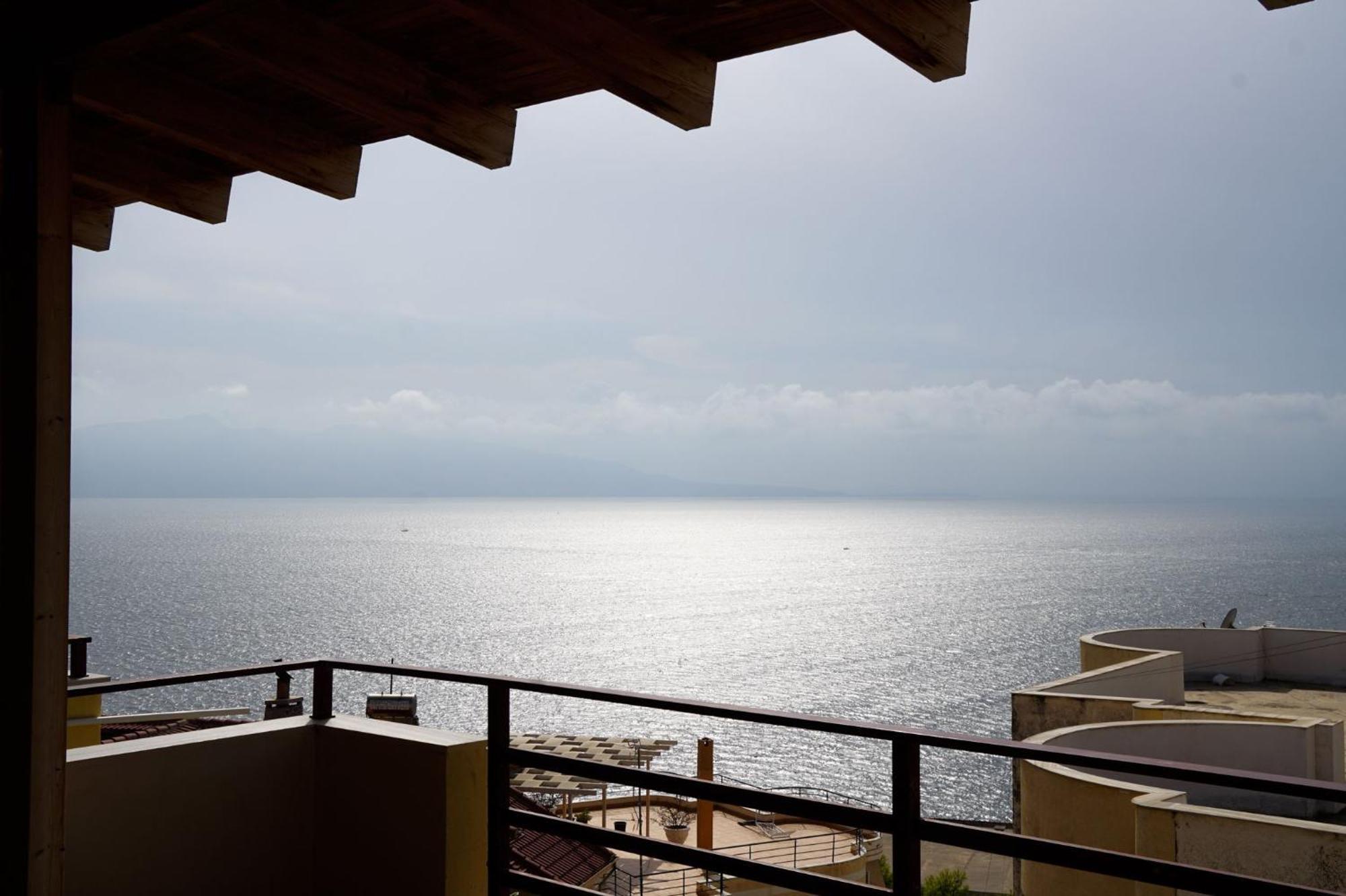 Jon'S Penthouse Appartement Sarandë Buitenkant foto