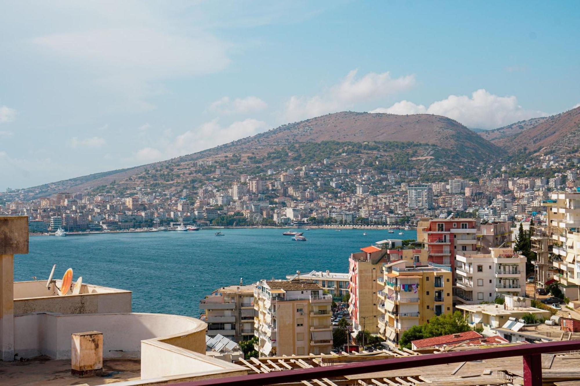 Jon'S Penthouse Appartement Sarandë Buitenkant foto