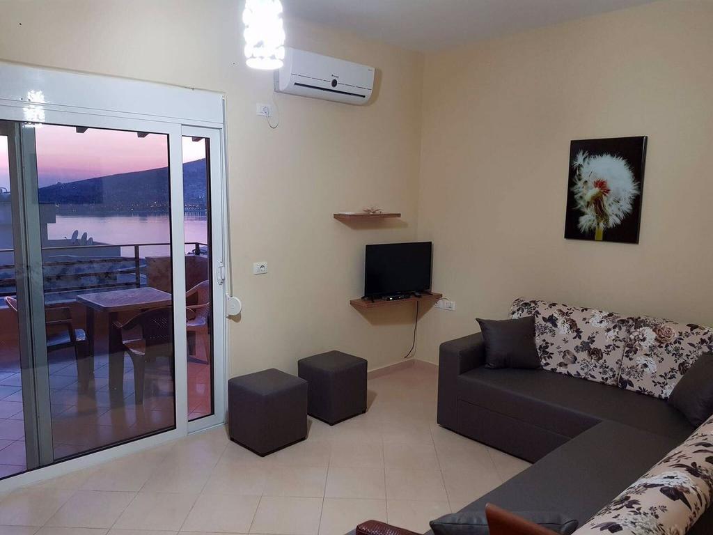 Jon'S Penthouse Appartement Sarandë Buitenkant foto