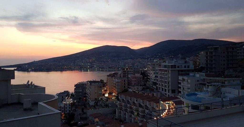 Jon'S Penthouse Appartement Sarandë Buitenkant foto