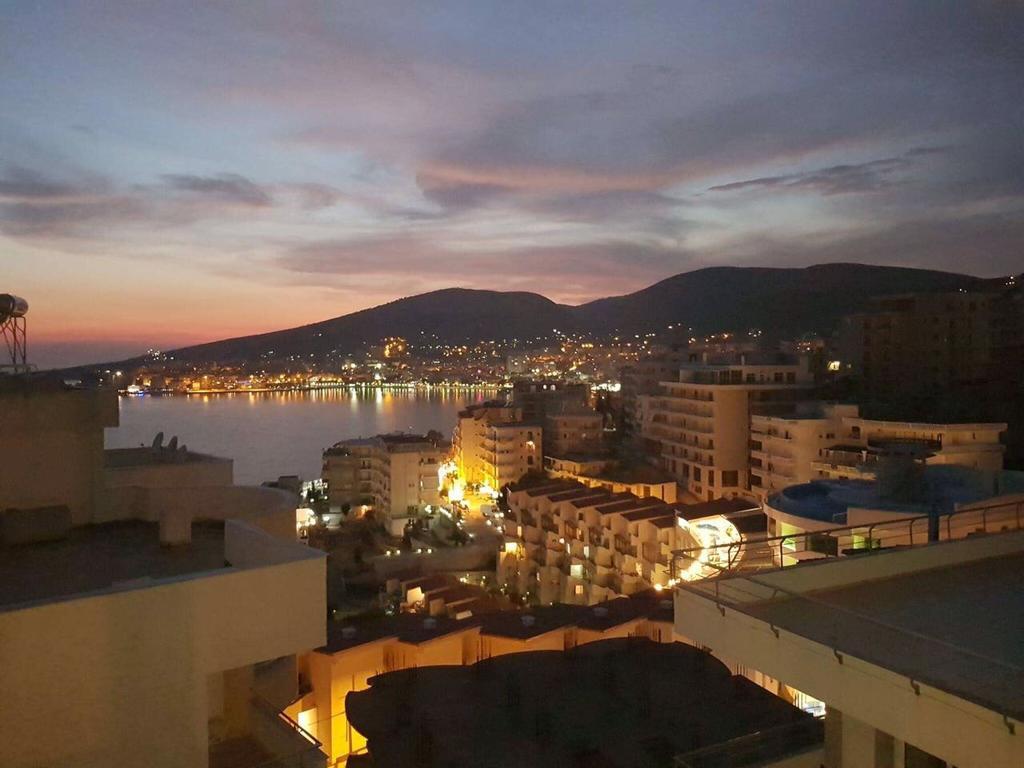 Jon'S Penthouse Appartement Sarandë Buitenkant foto